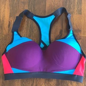 SOLD | VICTORIA’S SECRET | Knockout Maximum Support Bra